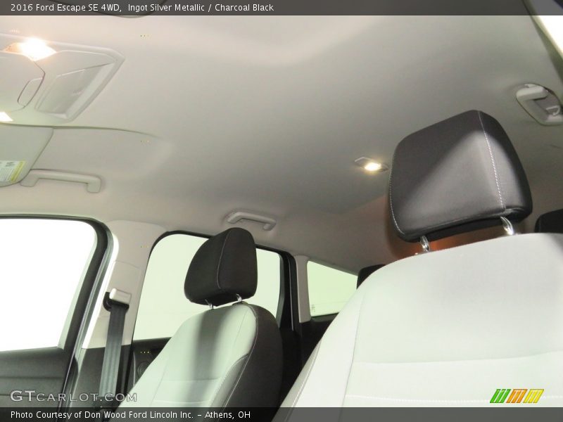 Ingot Silver Metallic / Charcoal Black 2016 Ford Escape SE 4WD