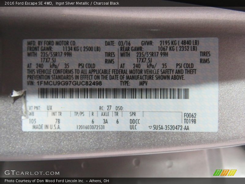 Ingot Silver Metallic / Charcoal Black 2016 Ford Escape SE 4WD