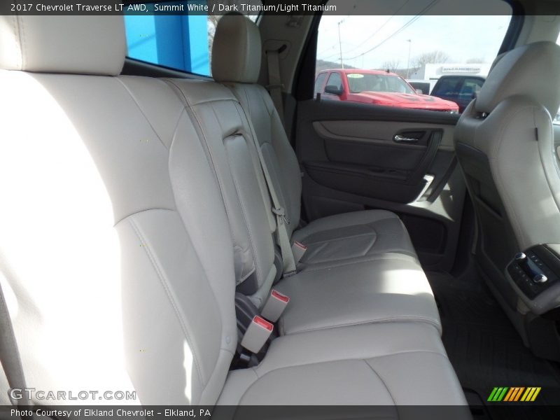Summit White / Dark Titanium/Light Titanium 2017 Chevrolet Traverse LT AWD