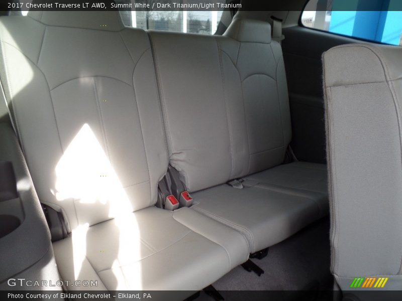 Summit White / Dark Titanium/Light Titanium 2017 Chevrolet Traverse LT AWD