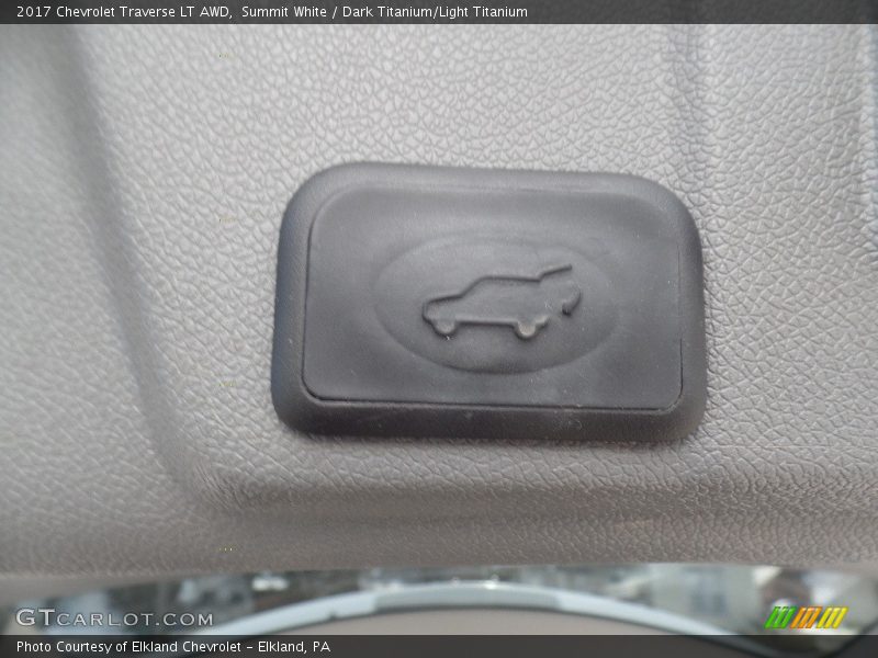 Summit White / Dark Titanium/Light Titanium 2017 Chevrolet Traverse LT AWD
