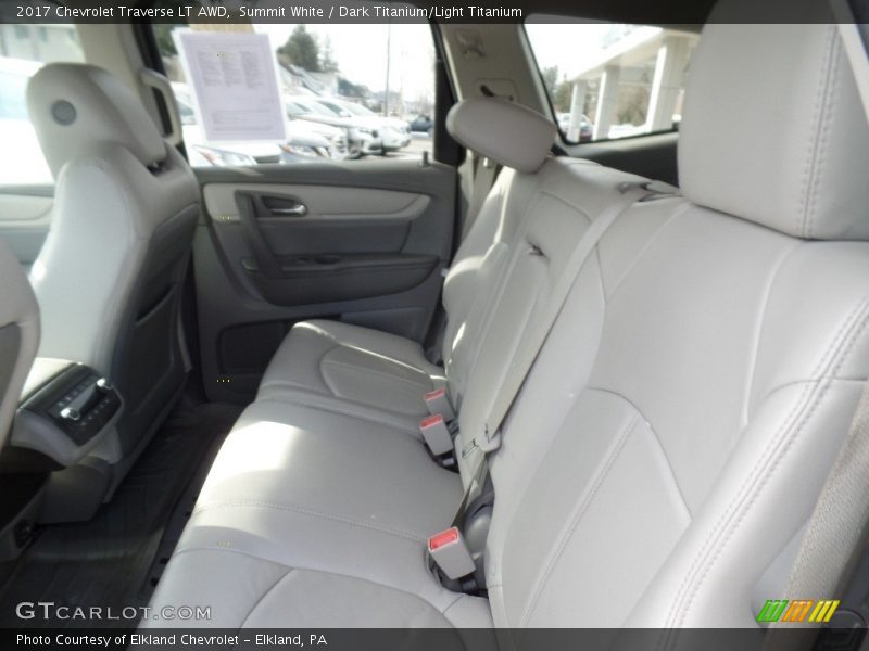Summit White / Dark Titanium/Light Titanium 2017 Chevrolet Traverse LT AWD