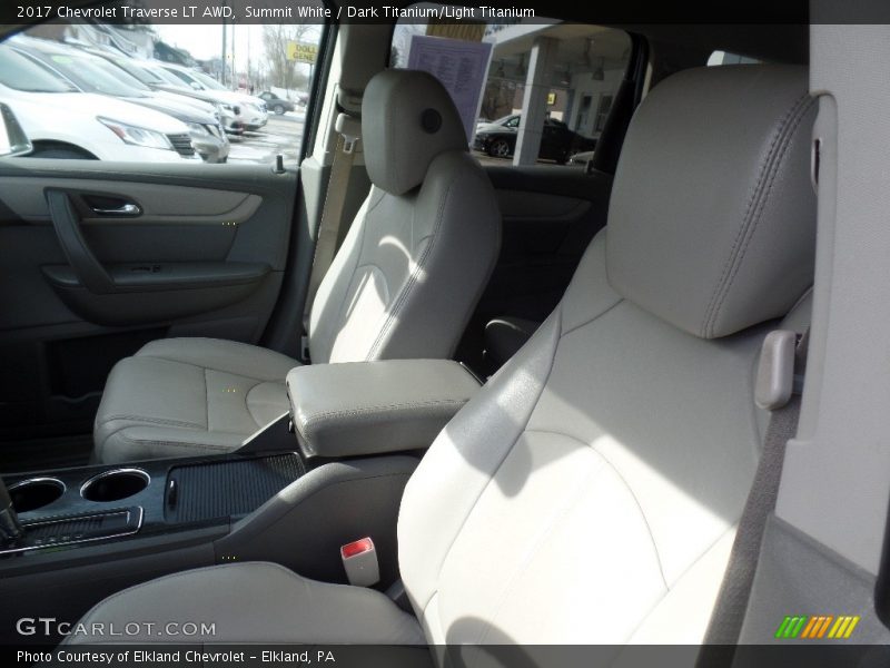 Summit White / Dark Titanium/Light Titanium 2017 Chevrolet Traverse LT AWD