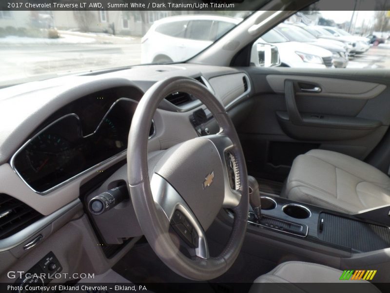 Summit White / Dark Titanium/Light Titanium 2017 Chevrolet Traverse LT AWD