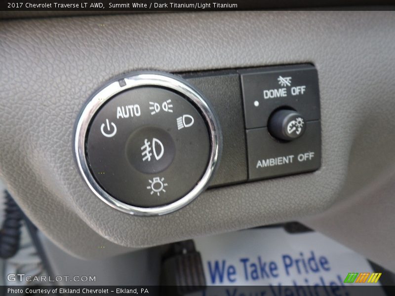 Summit White / Dark Titanium/Light Titanium 2017 Chevrolet Traverse LT AWD