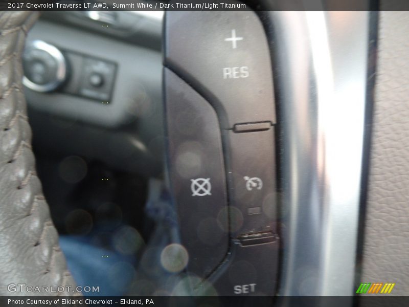 Summit White / Dark Titanium/Light Titanium 2017 Chevrolet Traverse LT AWD