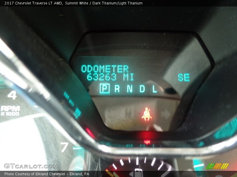 Summit White / Dark Titanium/Light Titanium 2017 Chevrolet Traverse LT AWD
