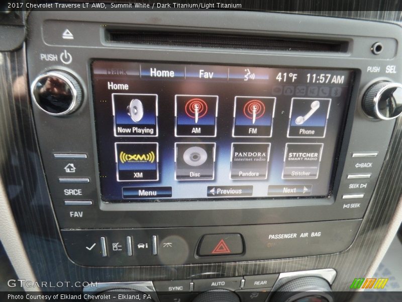 Summit White / Dark Titanium/Light Titanium 2017 Chevrolet Traverse LT AWD