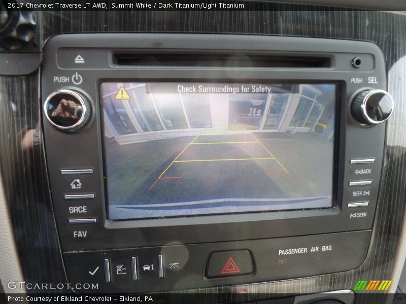 Summit White / Dark Titanium/Light Titanium 2017 Chevrolet Traverse LT AWD