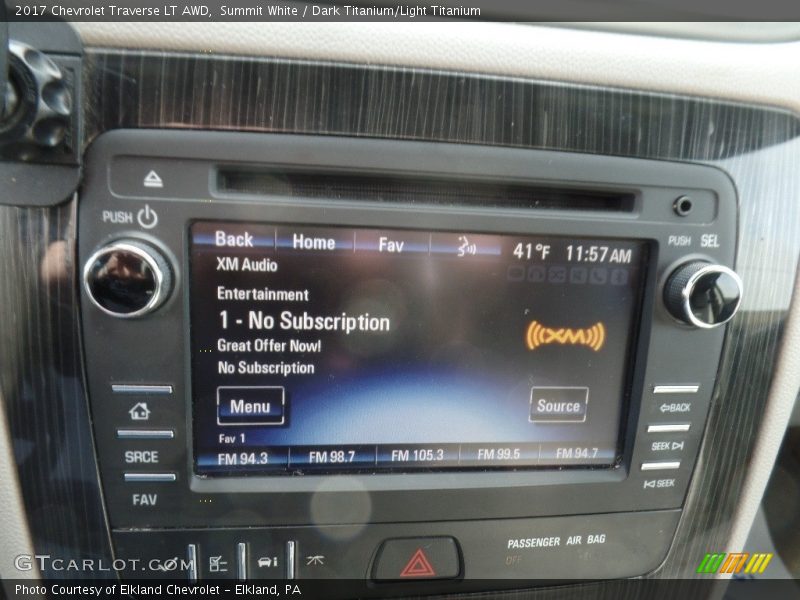 Summit White / Dark Titanium/Light Titanium 2017 Chevrolet Traverse LT AWD