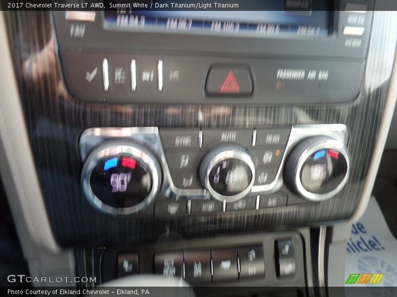 Summit White / Dark Titanium/Light Titanium 2017 Chevrolet Traverse LT AWD