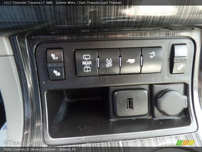 Summit White / Dark Titanium/Light Titanium 2017 Chevrolet Traverse LT AWD