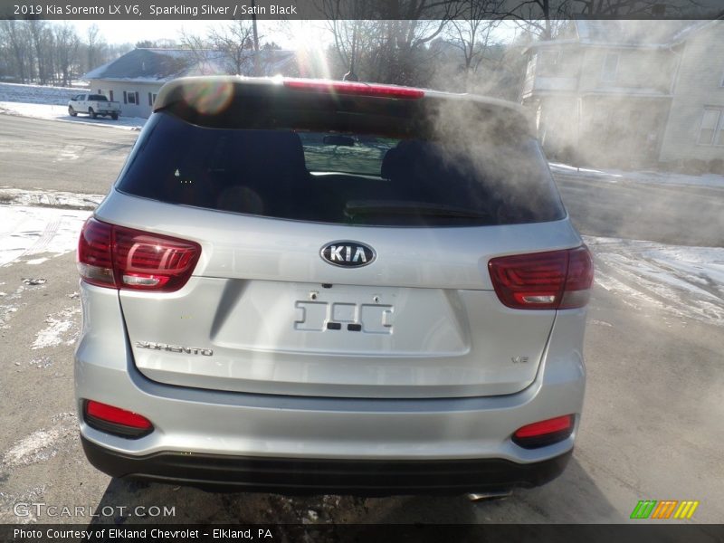 Sparkling Silver / Satin Black 2019 Kia Sorento LX V6