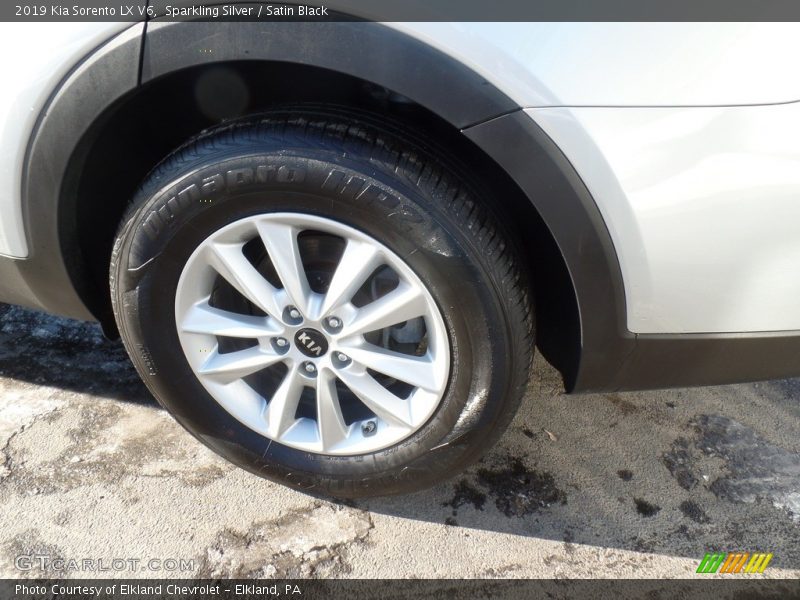 Sparkling Silver / Satin Black 2019 Kia Sorento LX V6