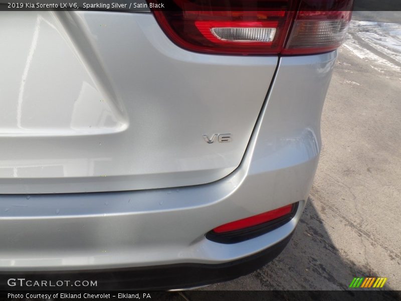 Sparkling Silver / Satin Black 2019 Kia Sorento LX V6