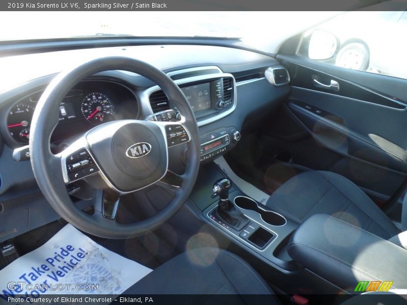 Sparkling Silver / Satin Black 2019 Kia Sorento LX V6