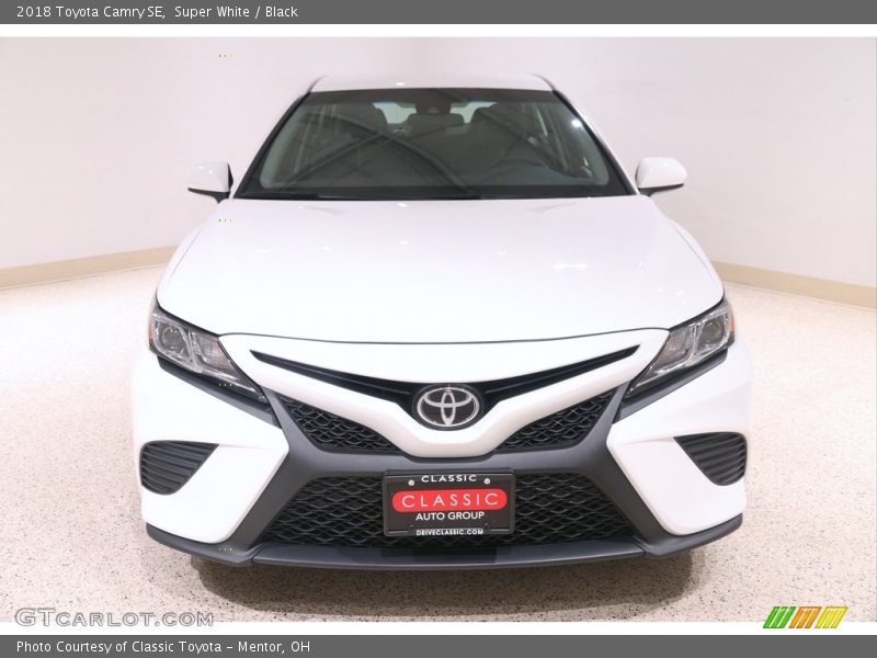 Super White / Black 2018 Toyota Camry SE