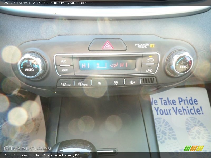 Sparkling Silver / Satin Black 2019 Kia Sorento LX V6
