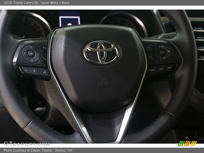 Super White / Black 2018 Toyota Camry SE