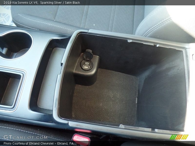 Sparkling Silver / Satin Black 2019 Kia Sorento LX V6