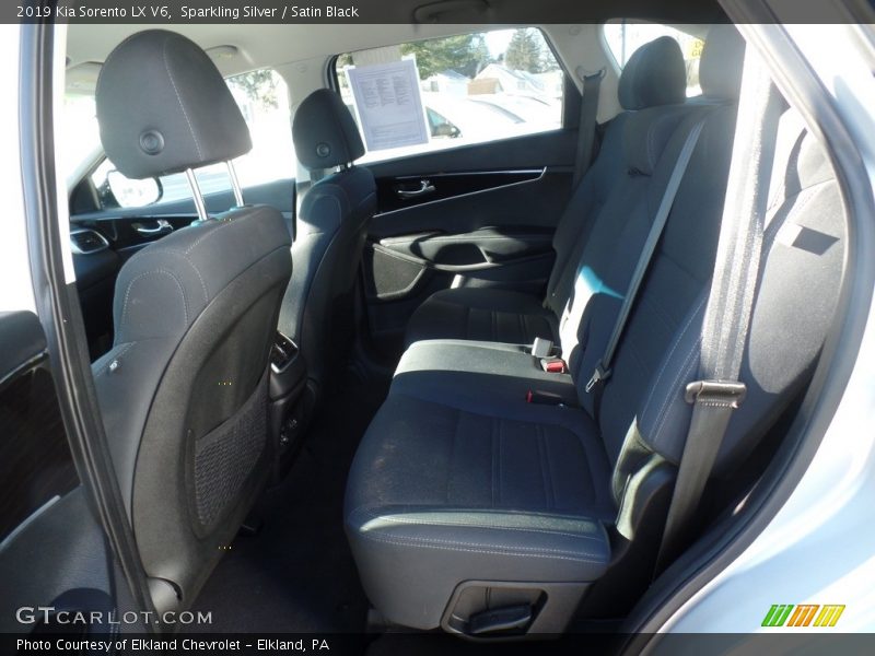 Sparkling Silver / Satin Black 2019 Kia Sorento LX V6