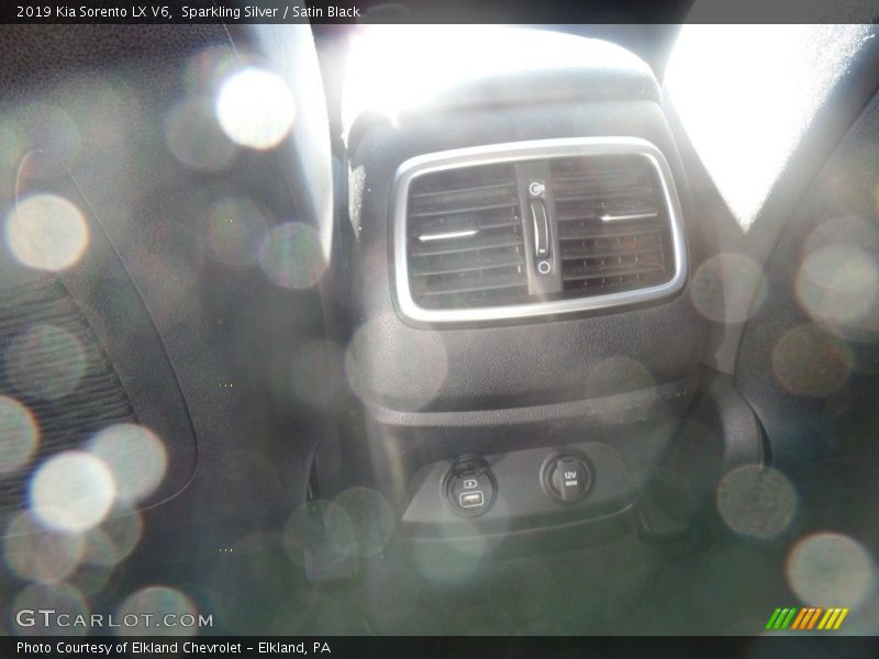 Sparkling Silver / Satin Black 2019 Kia Sorento LX V6