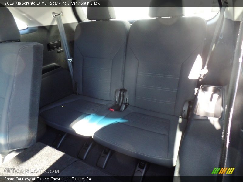 Sparkling Silver / Satin Black 2019 Kia Sorento LX V6