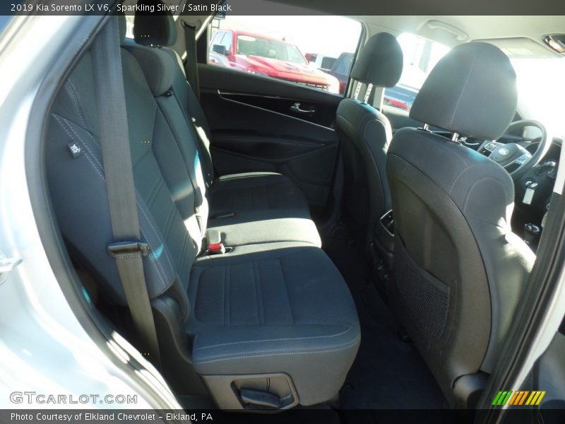Sparkling Silver / Satin Black 2019 Kia Sorento LX V6