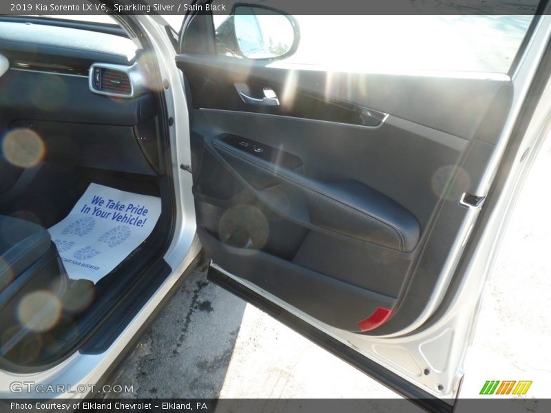 Sparkling Silver / Satin Black 2019 Kia Sorento LX V6