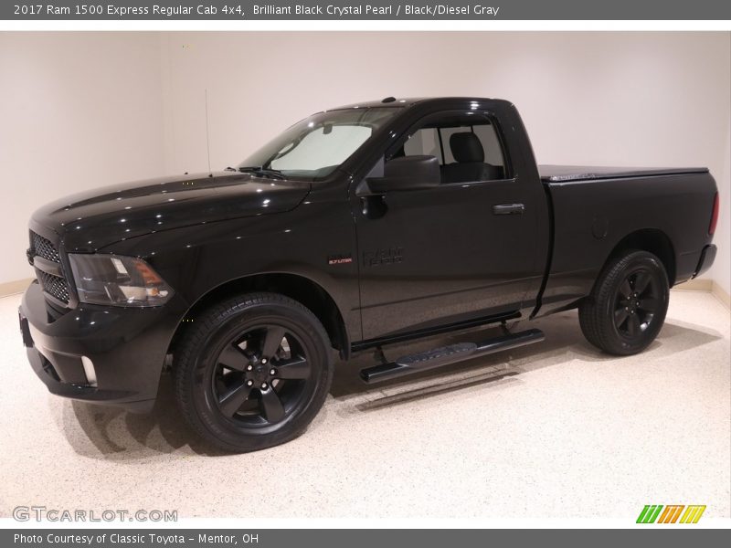 Front 3/4 View of 2017 1500 Express Regular Cab 4x4