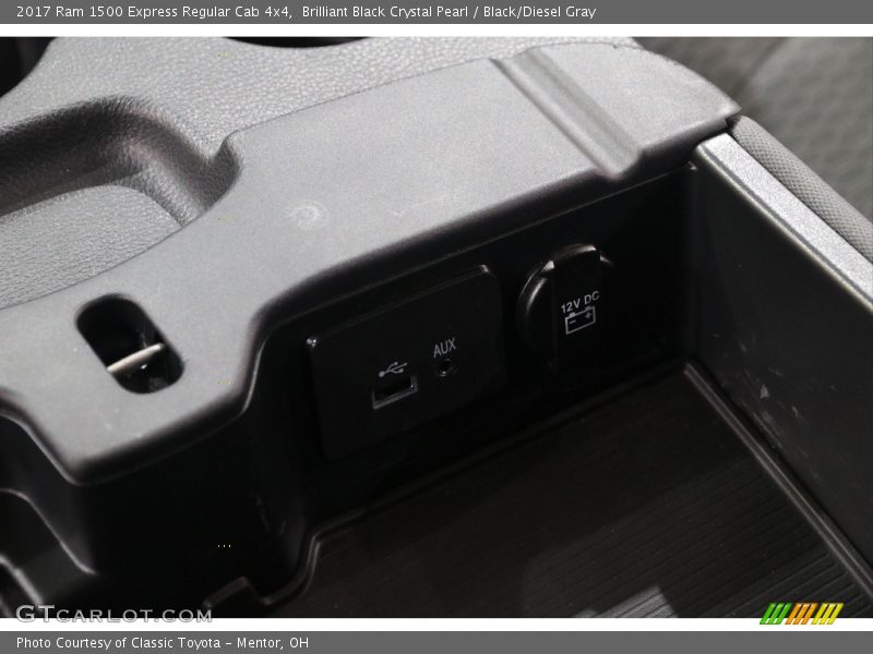 Brilliant Black Crystal Pearl / Black/Diesel Gray 2017 Ram 1500 Express Regular Cab 4x4
