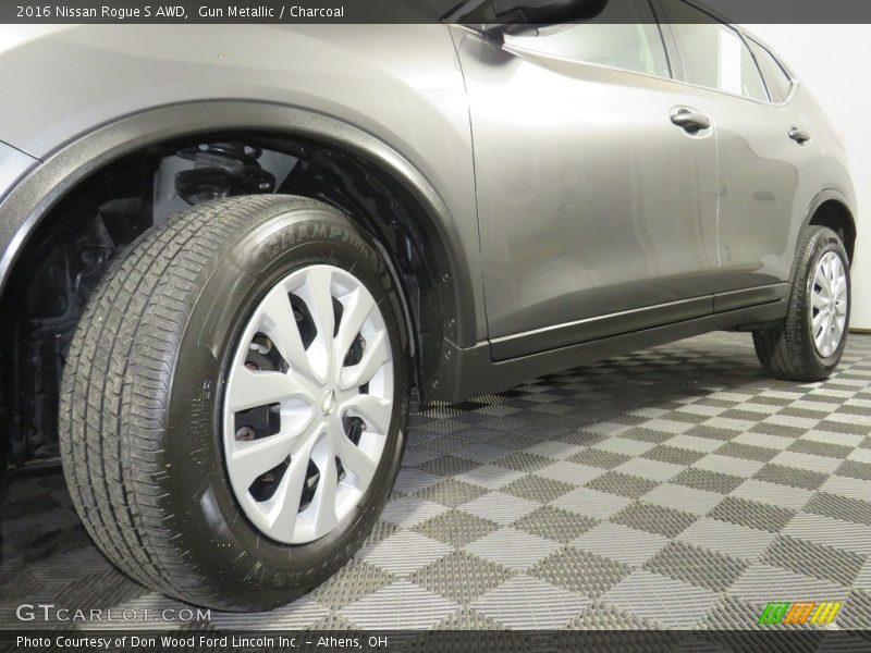 Gun Metallic / Charcoal 2016 Nissan Rogue S AWD