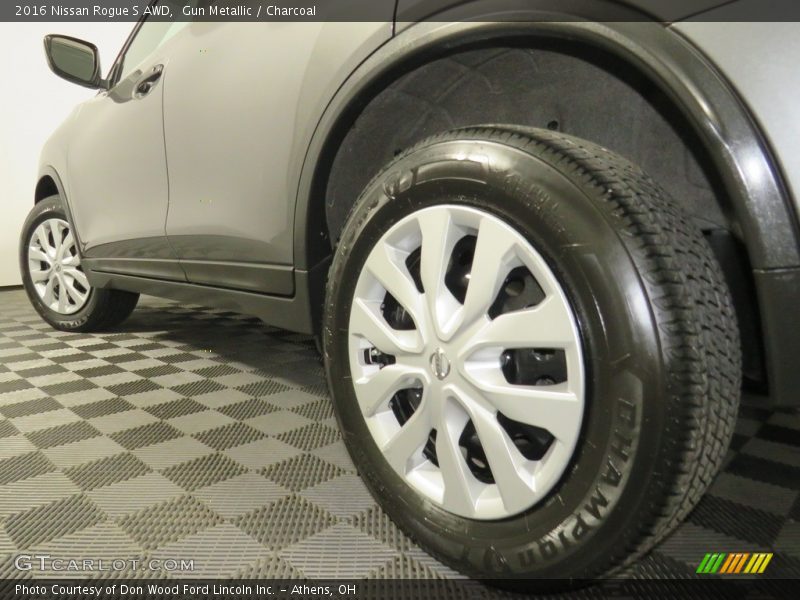 Gun Metallic / Charcoal 2016 Nissan Rogue S AWD