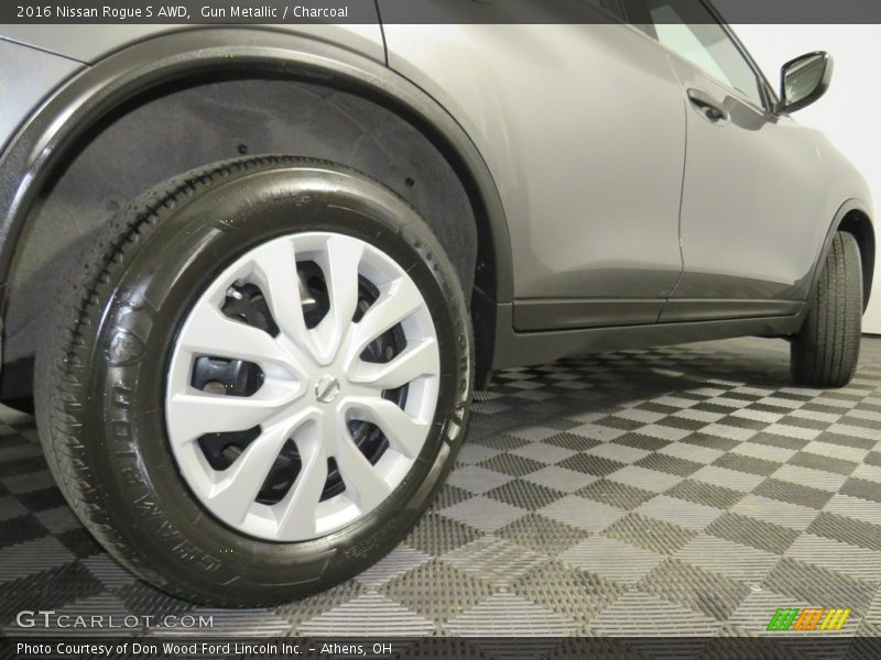 Gun Metallic / Charcoal 2016 Nissan Rogue S AWD