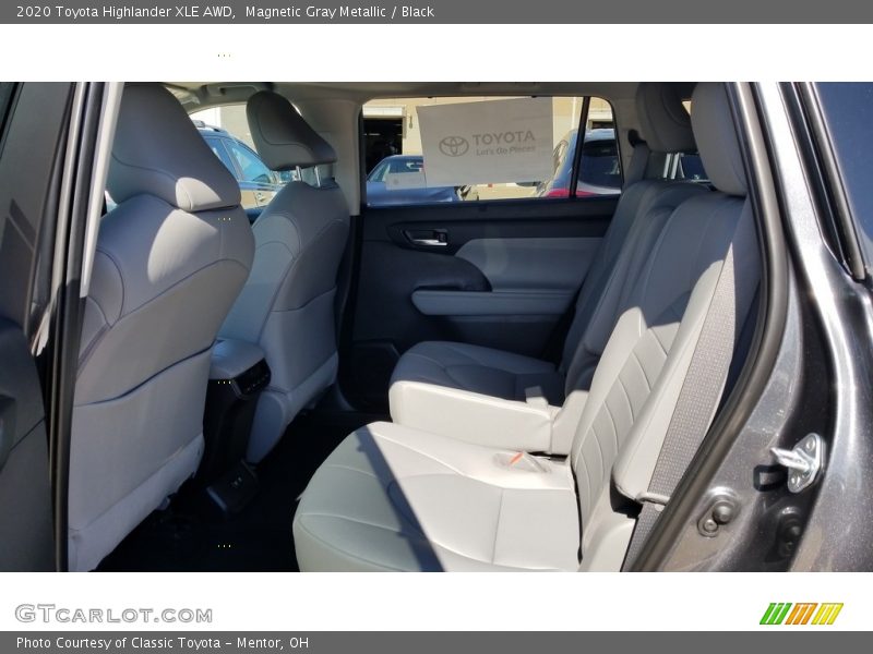 Magnetic Gray Metallic / Black 2020 Toyota Highlander XLE AWD