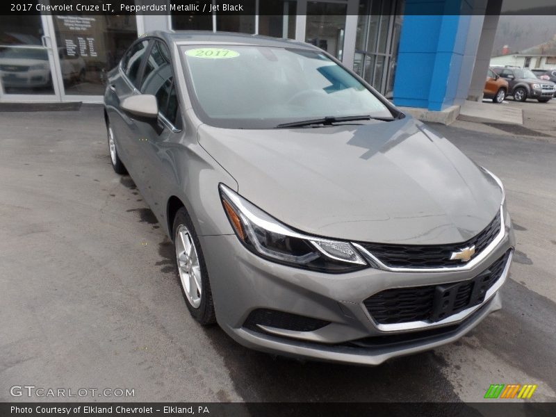 Pepperdust Metallic / Jet Black 2017 Chevrolet Cruze LT