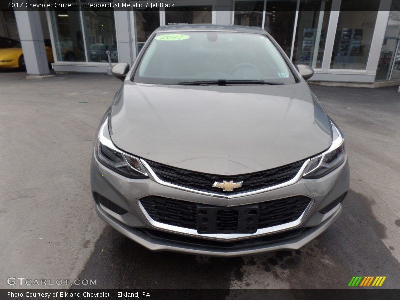 Pepperdust Metallic / Jet Black 2017 Chevrolet Cruze LT