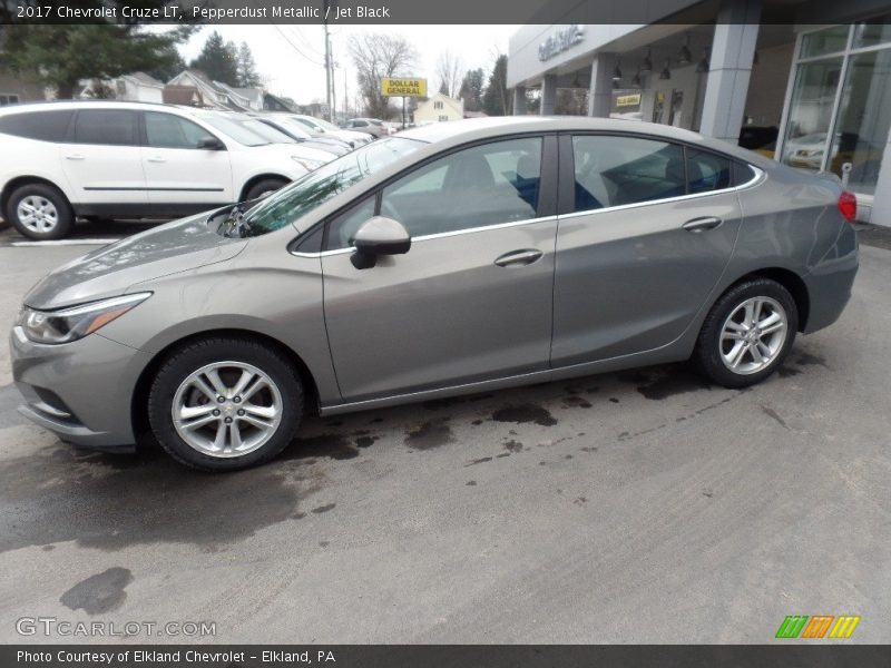 Pepperdust Metallic / Jet Black 2017 Chevrolet Cruze LT