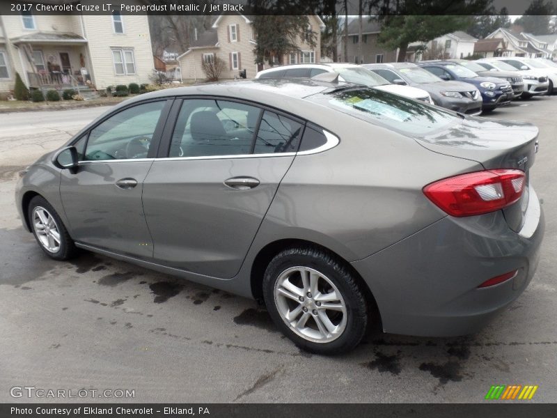 Pepperdust Metallic / Jet Black 2017 Chevrolet Cruze LT