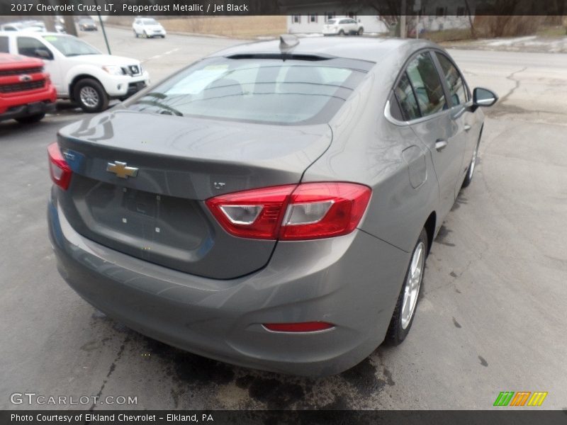 Pepperdust Metallic / Jet Black 2017 Chevrolet Cruze LT