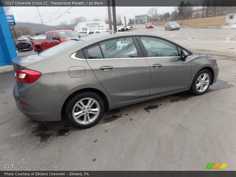 Pepperdust Metallic / Jet Black 2017 Chevrolet Cruze LT