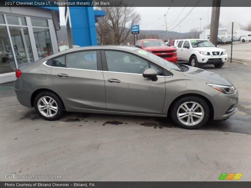 Pepperdust Metallic / Jet Black 2017 Chevrolet Cruze LT