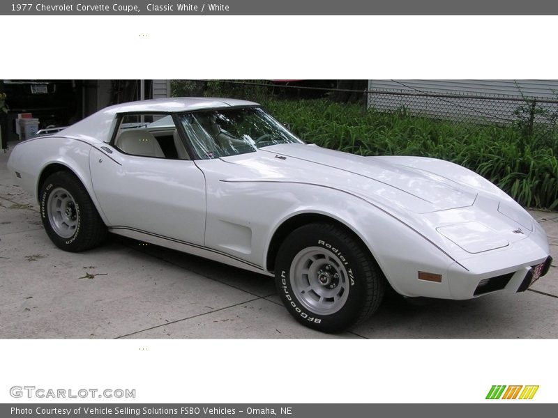 Front 3/4 View of 1977 Corvette Coupe