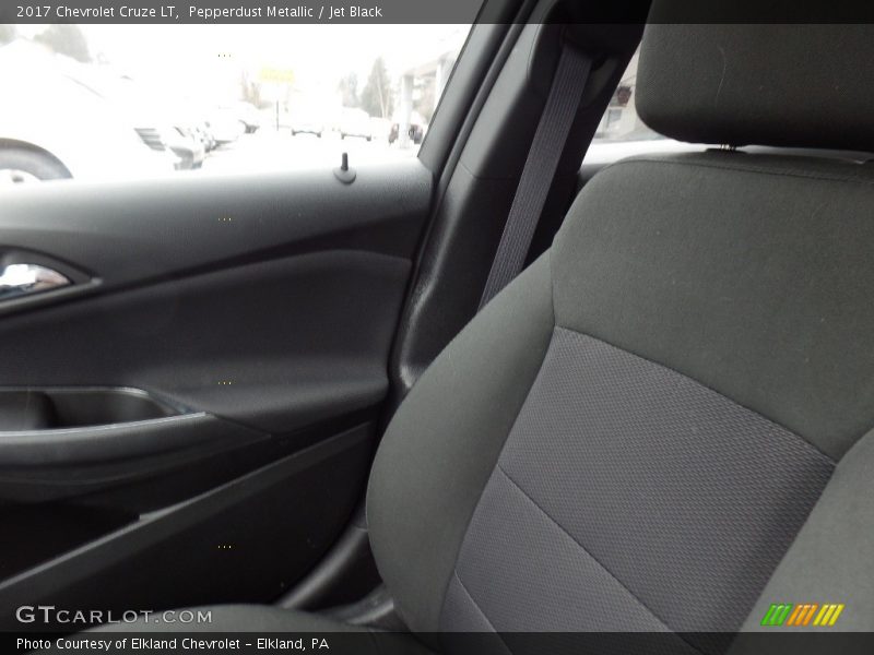 Pepperdust Metallic / Jet Black 2017 Chevrolet Cruze LT