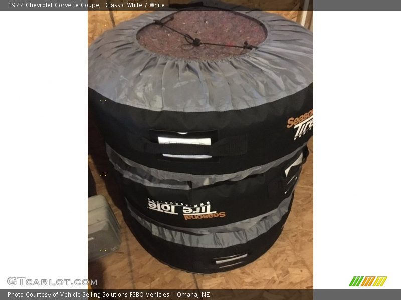 Classic White / White 1977 Chevrolet Corvette Coupe