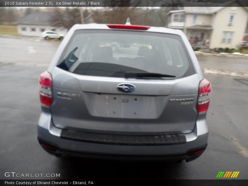 Ice Silver Metallic / Black 2016 Subaru Forester 2.5i