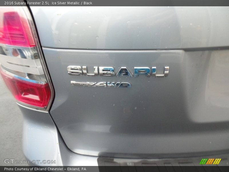 Ice Silver Metallic / Black 2016 Subaru Forester 2.5i