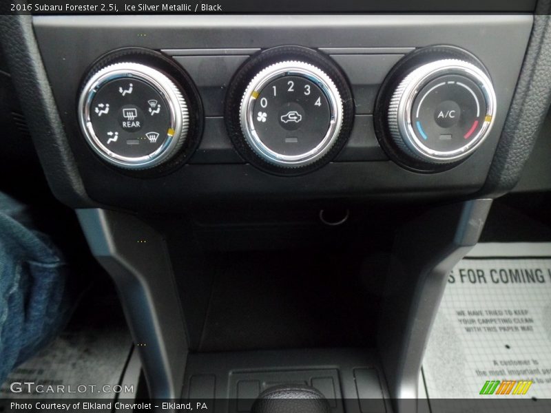 Ice Silver Metallic / Black 2016 Subaru Forester 2.5i