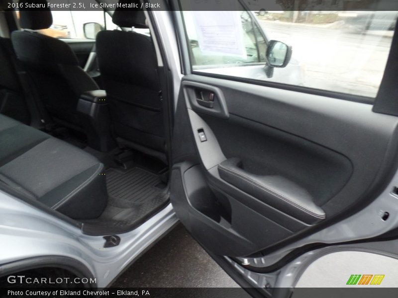 Ice Silver Metallic / Black 2016 Subaru Forester 2.5i