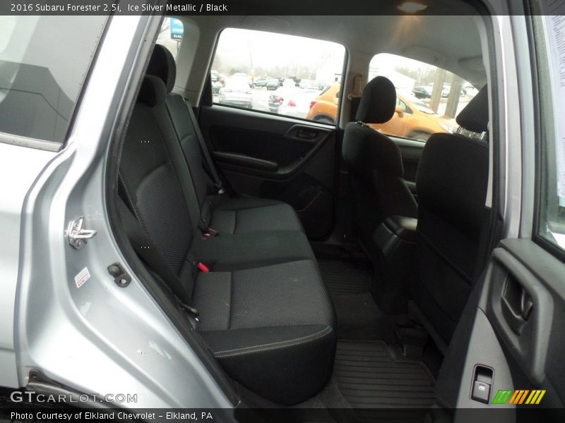 Ice Silver Metallic / Black 2016 Subaru Forester 2.5i